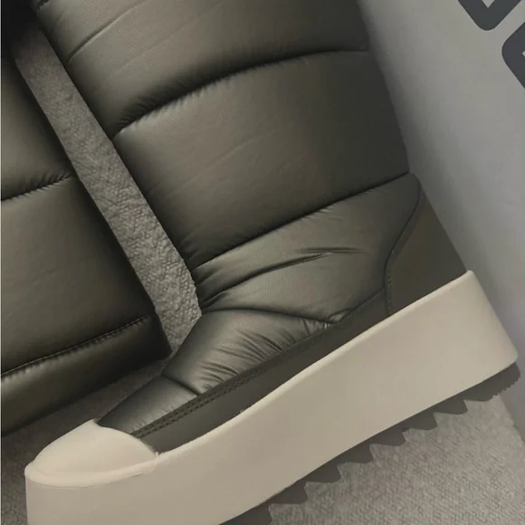 NWT Cougar Magneto Loden color snow boots~Size 8~Gorgeous boots! - Picture 11 of 16